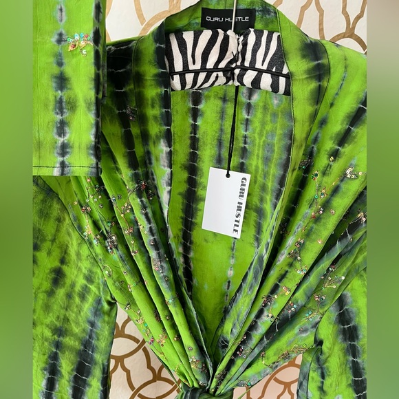 GYPSY GREEN SUSTAINABLE LUXURY TIEDYE KIMONO MINI W BELT & HEADSCARF - Picture 3 of 11